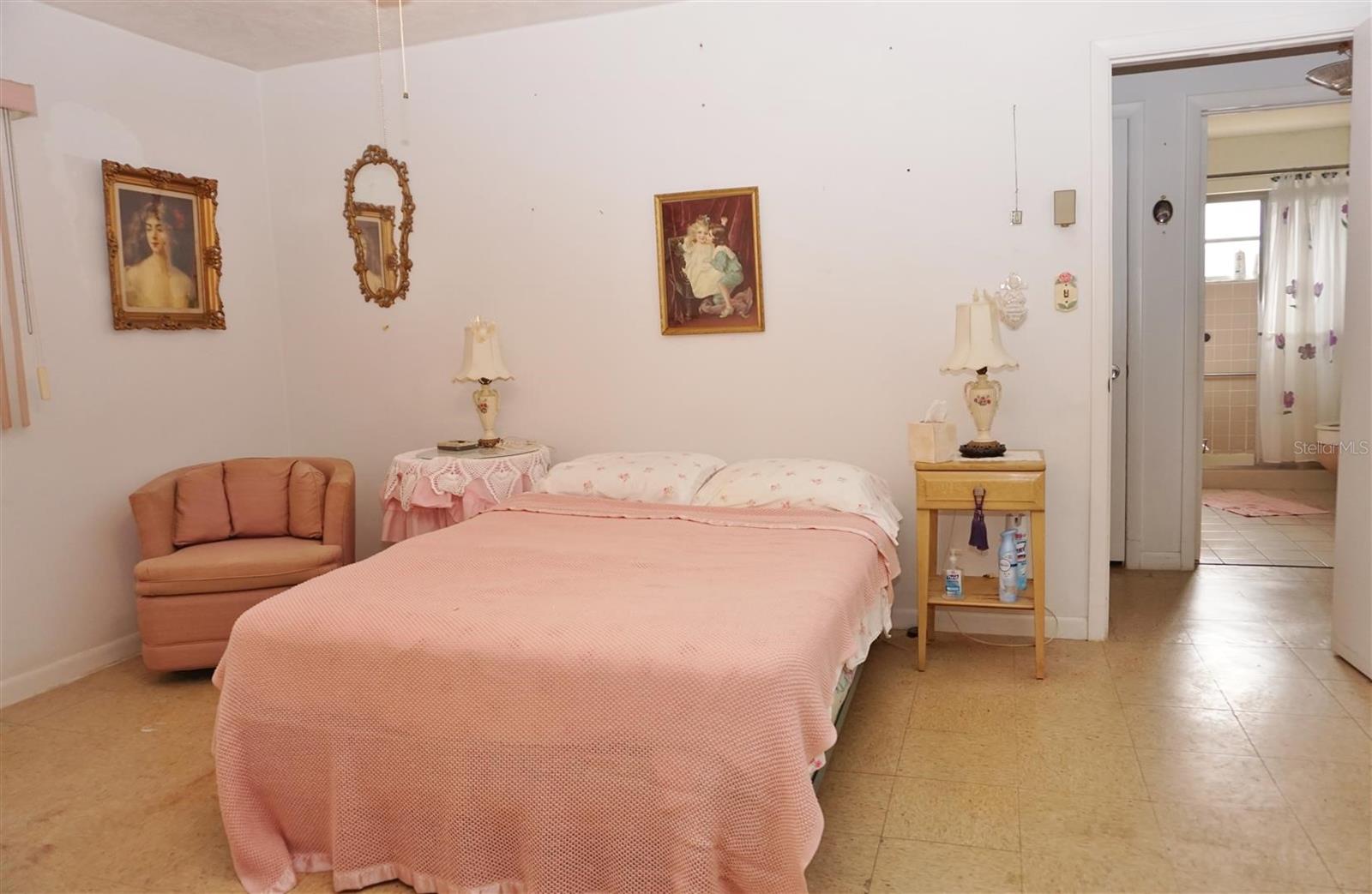 Image 28 of 41 For 17 Davis Street