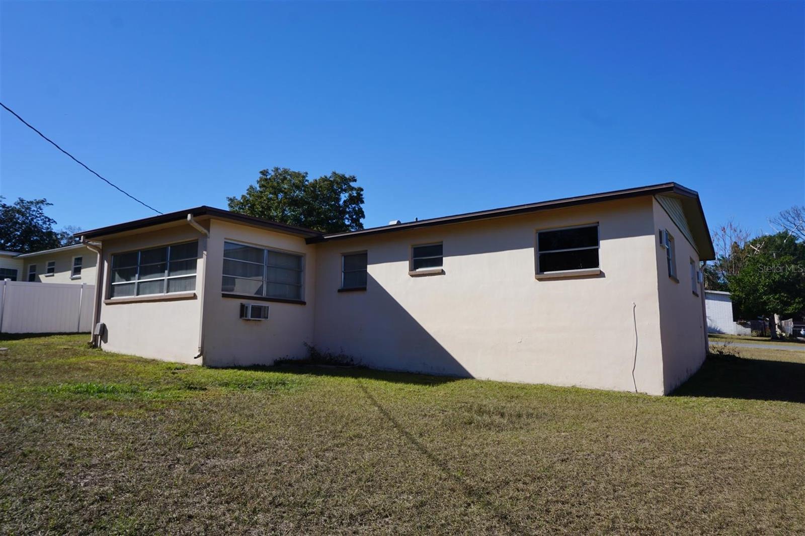 Image 40 of 41 For 17 Davis Street