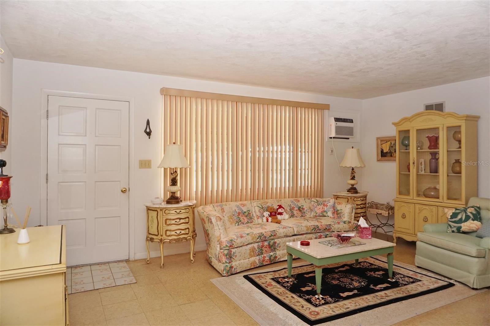 Image 6 of 41 For 17 Davis Street