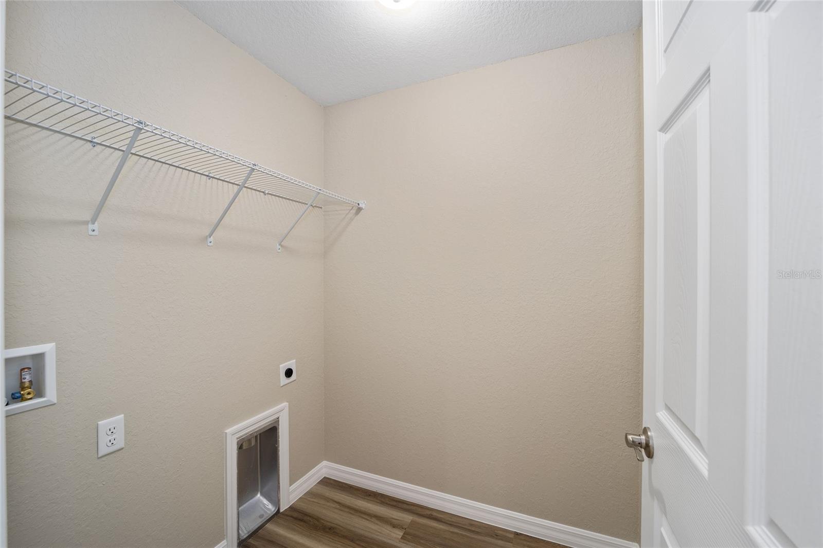 Image 21 of 28 For 8293 122nd Avenue