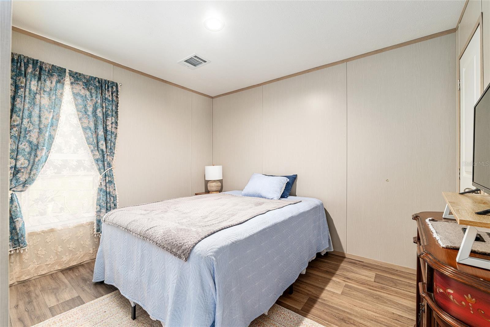 Image 21 of 45 For 14755 180th Street