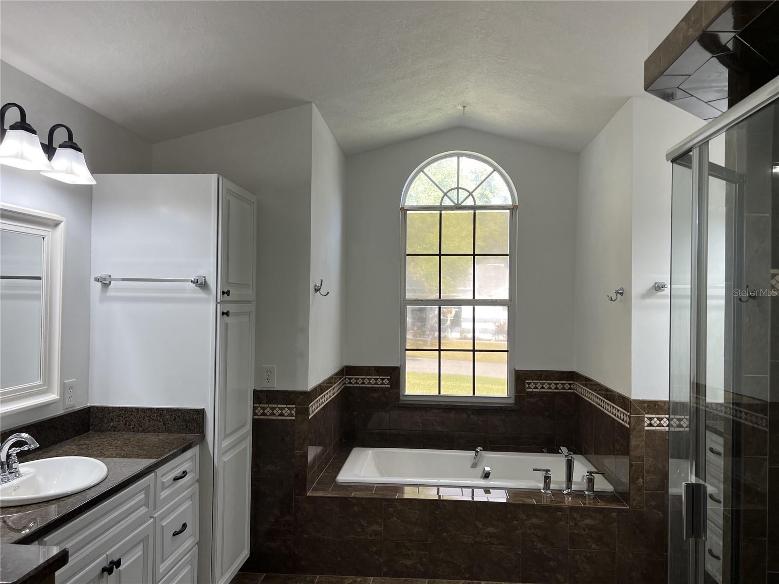 Image 32 of 63 For 19176 93rd Loop