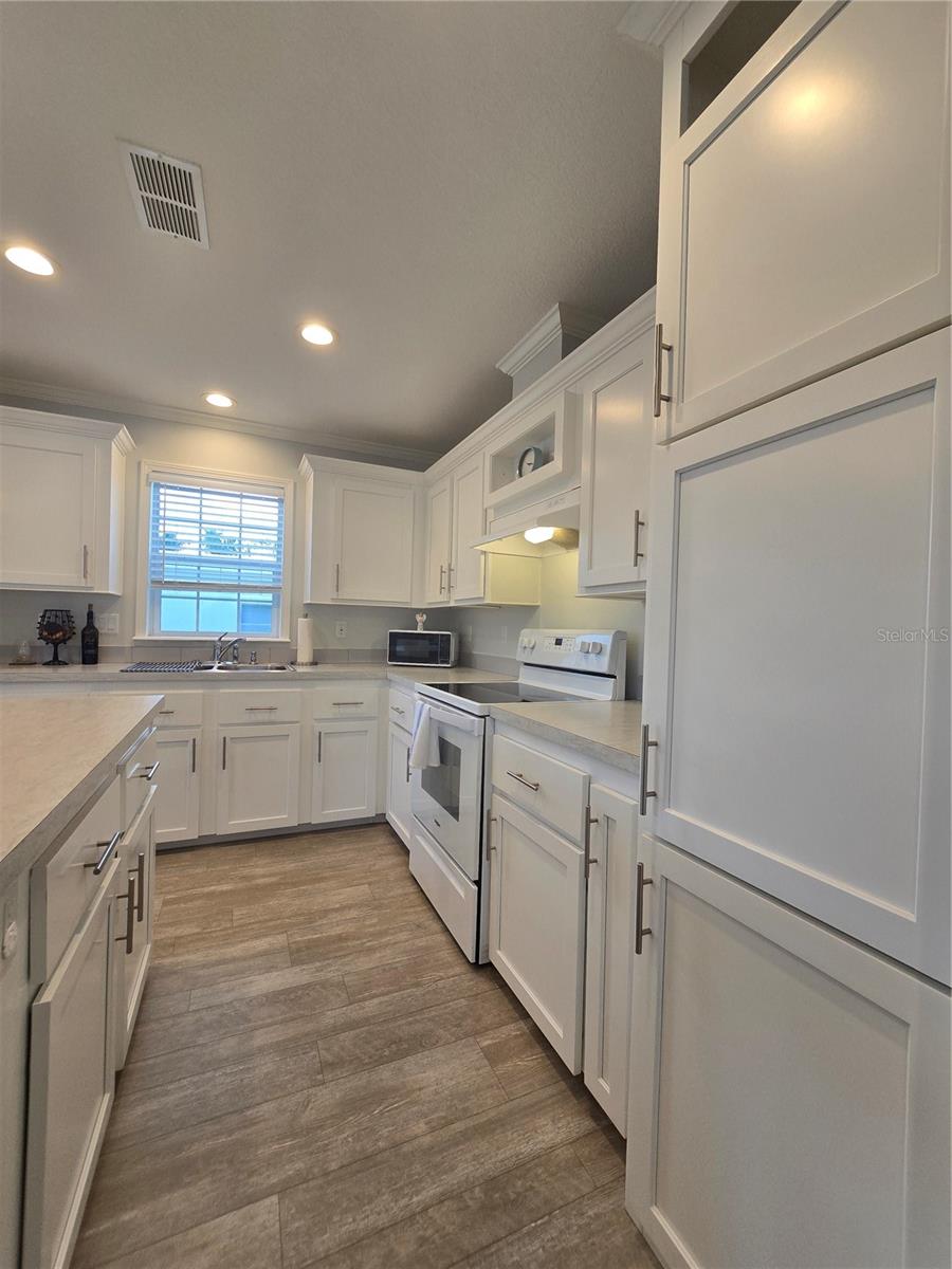 Image 17 of 46 For 919 50th Avenue W