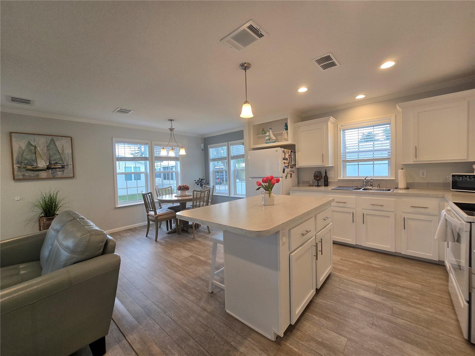 Image 20 of 46 For 919 50th Avenue W