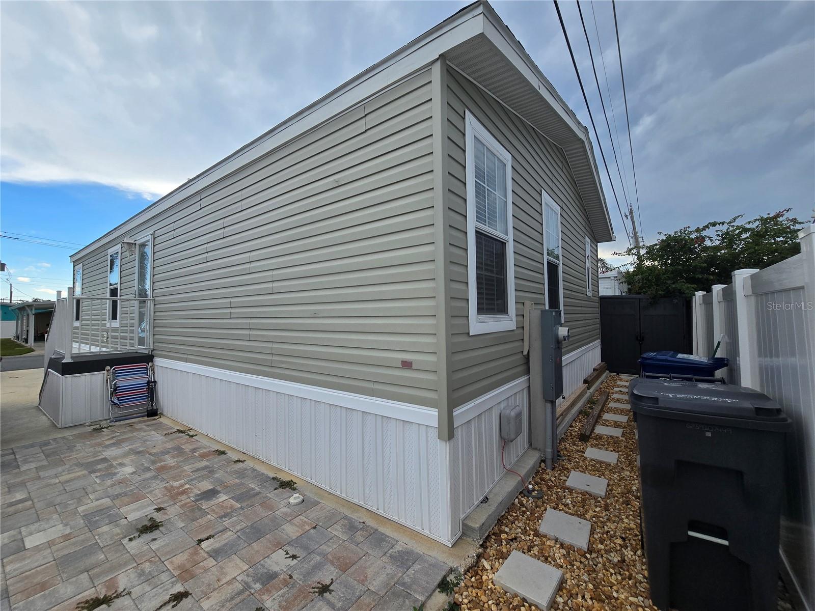 Image 3 of 46 For 919 50th Avenue W