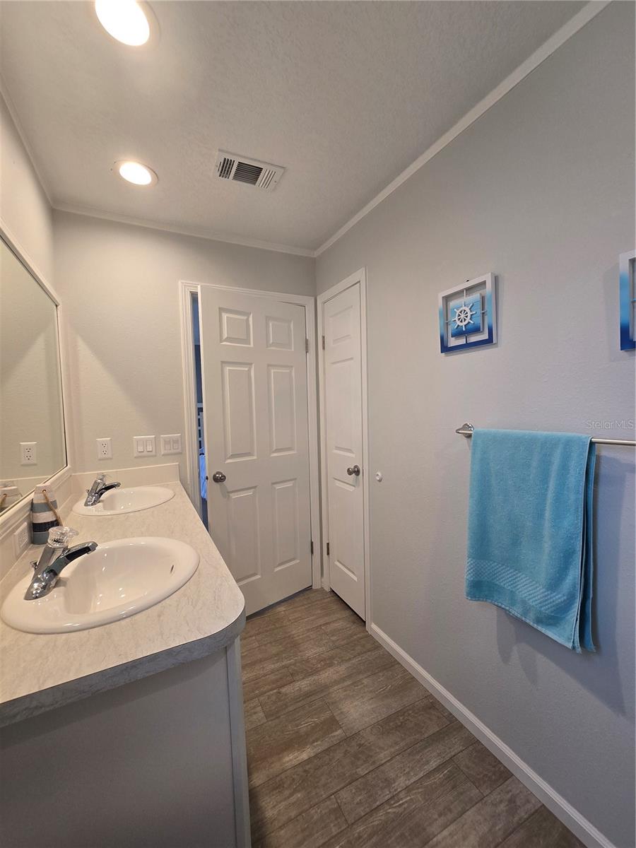 Image 31 of 46 For 919 50th Avenue W