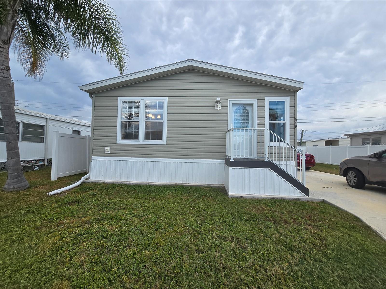 Image 6 of 46 For 919 50th Avenue W