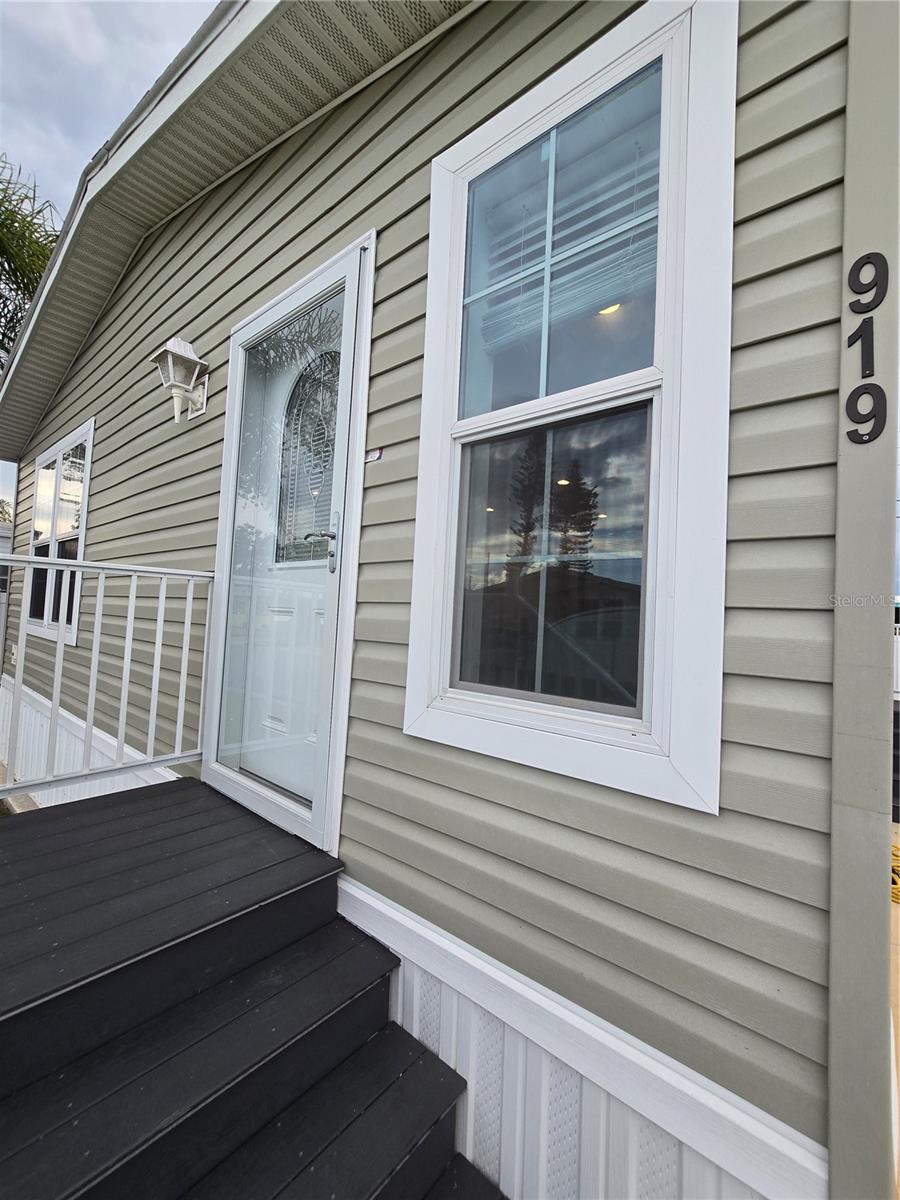 Image 7 of 46 For 919 50th Avenue W