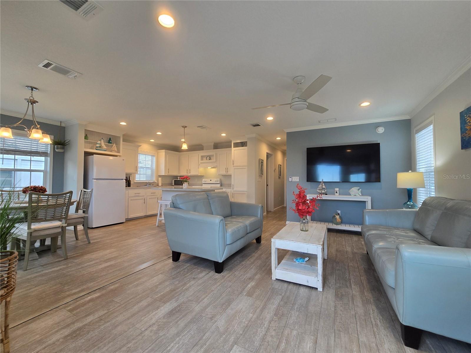 Image 9 of 46 For 919 50th Avenue W