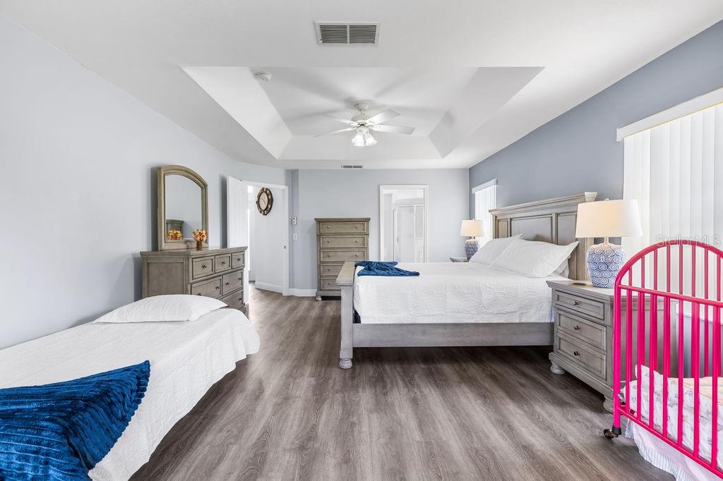 Image 14 of 25 For 10360 48th Avenue