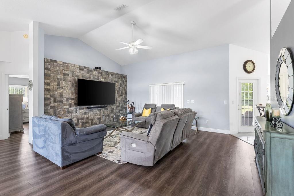 Image 22 of 25 For 10360 48th Avenue