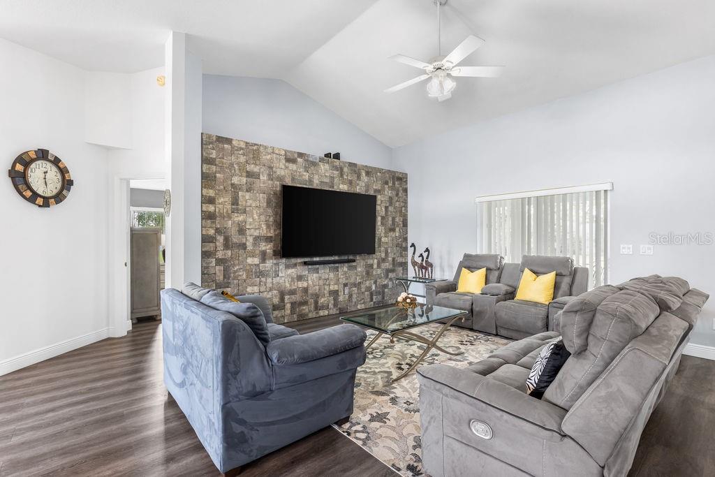 Image 23 of 25 For 10360 48th Avenue