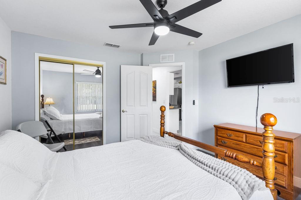 Image 7 of 25 For 10360 48th Avenue