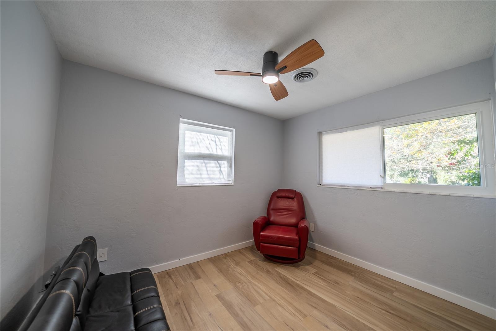 Image 18 of 44 For 831 41st Avenue