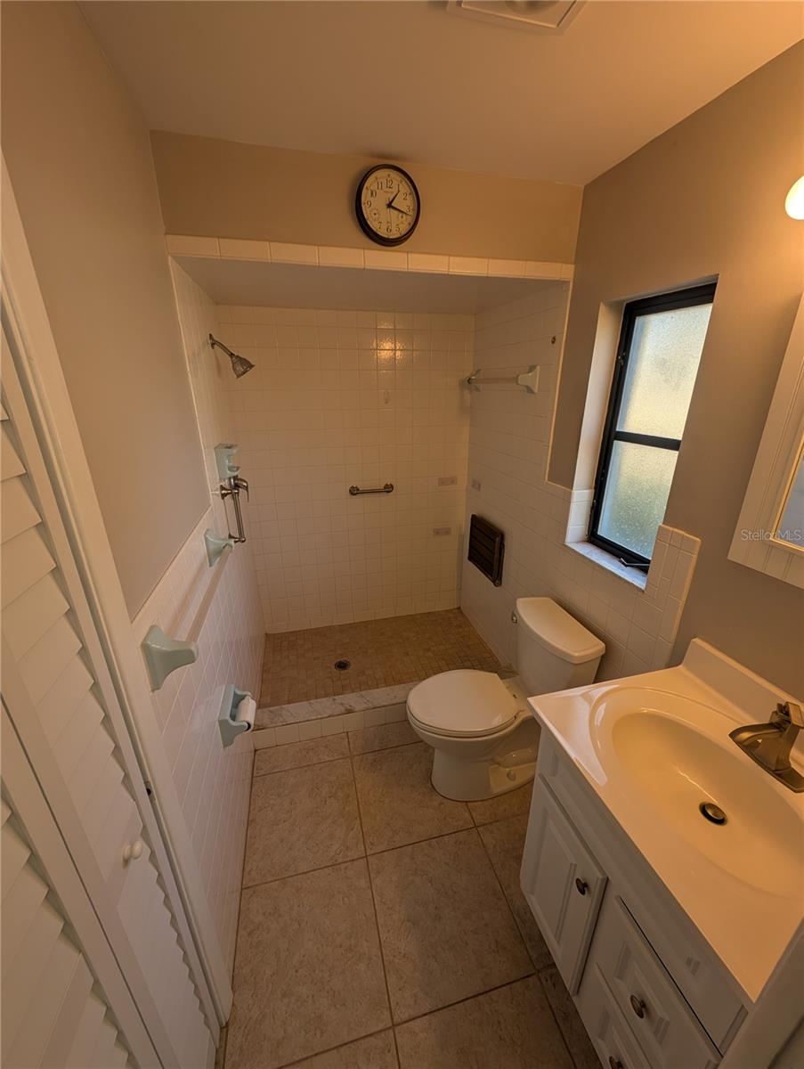 Image 19 of 37 For 2409 Shelly Avenue