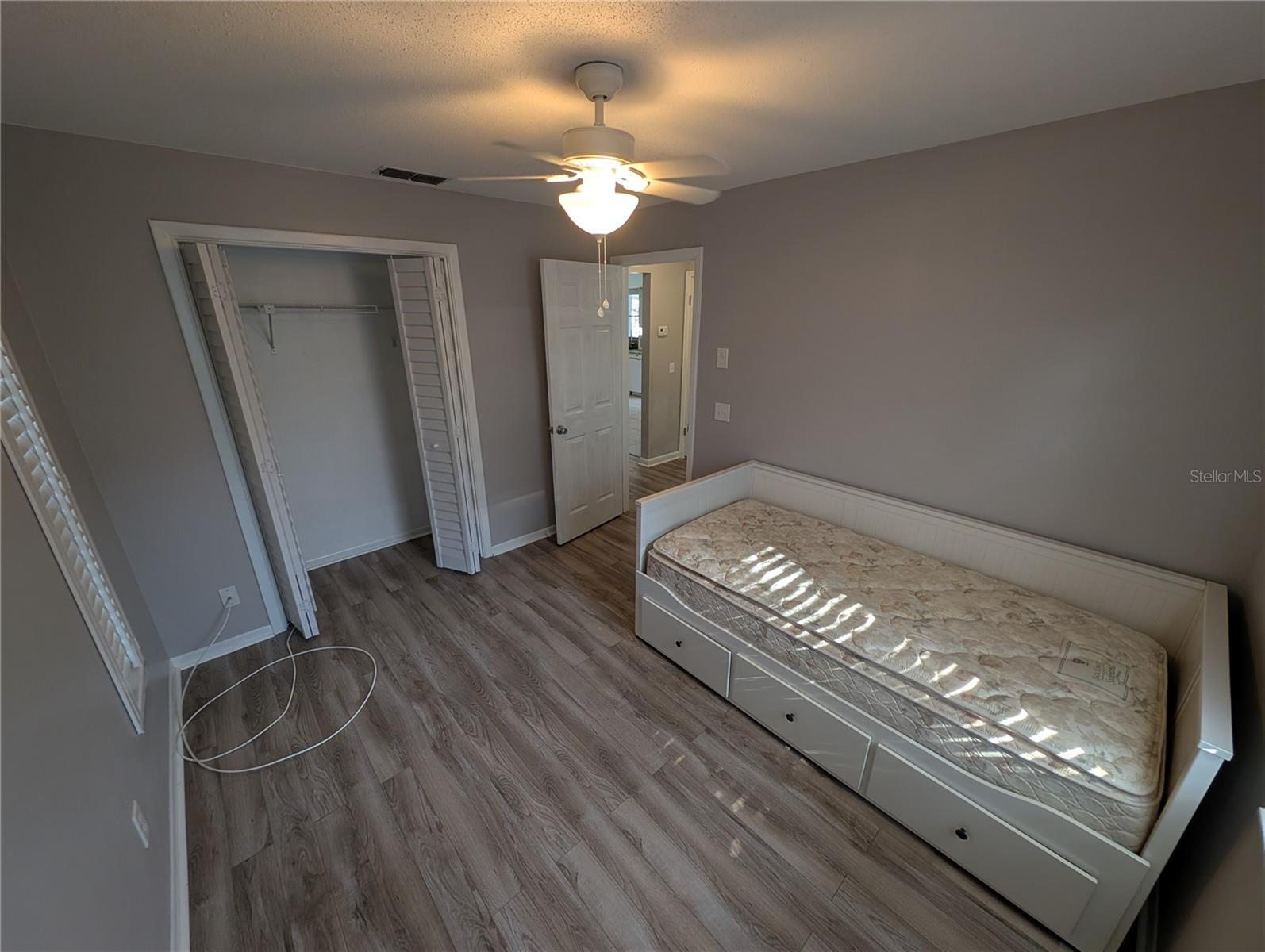 Image 23 of 37 For 2409 Shelly Avenue