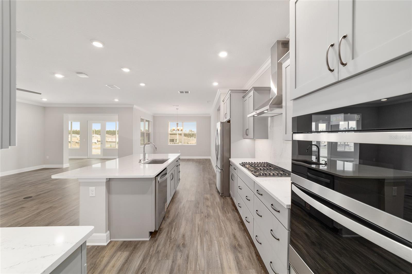 Image 18 of 56 For 10886 101st Loop