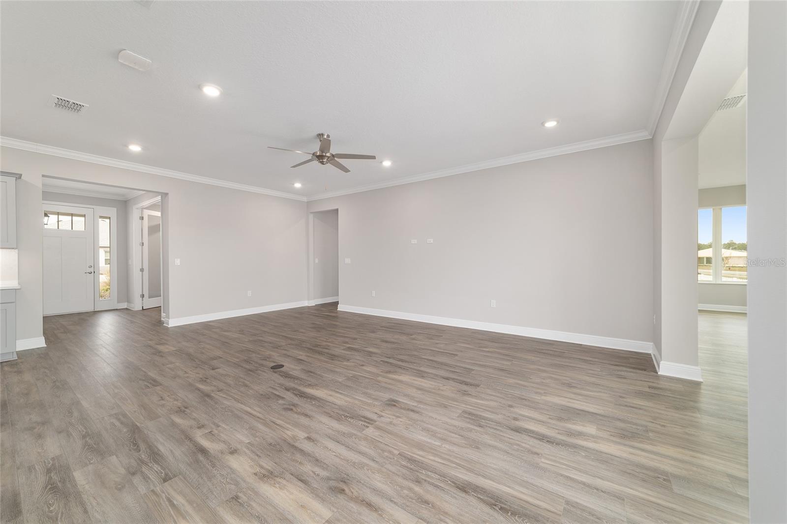 Image 21 of 56 For 10886 101st Loop