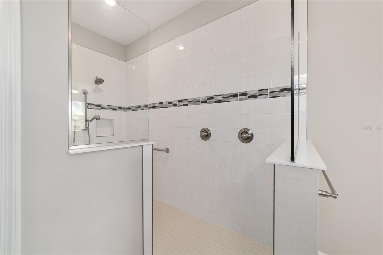 Image 36 of 56 For 10886 101st Loop