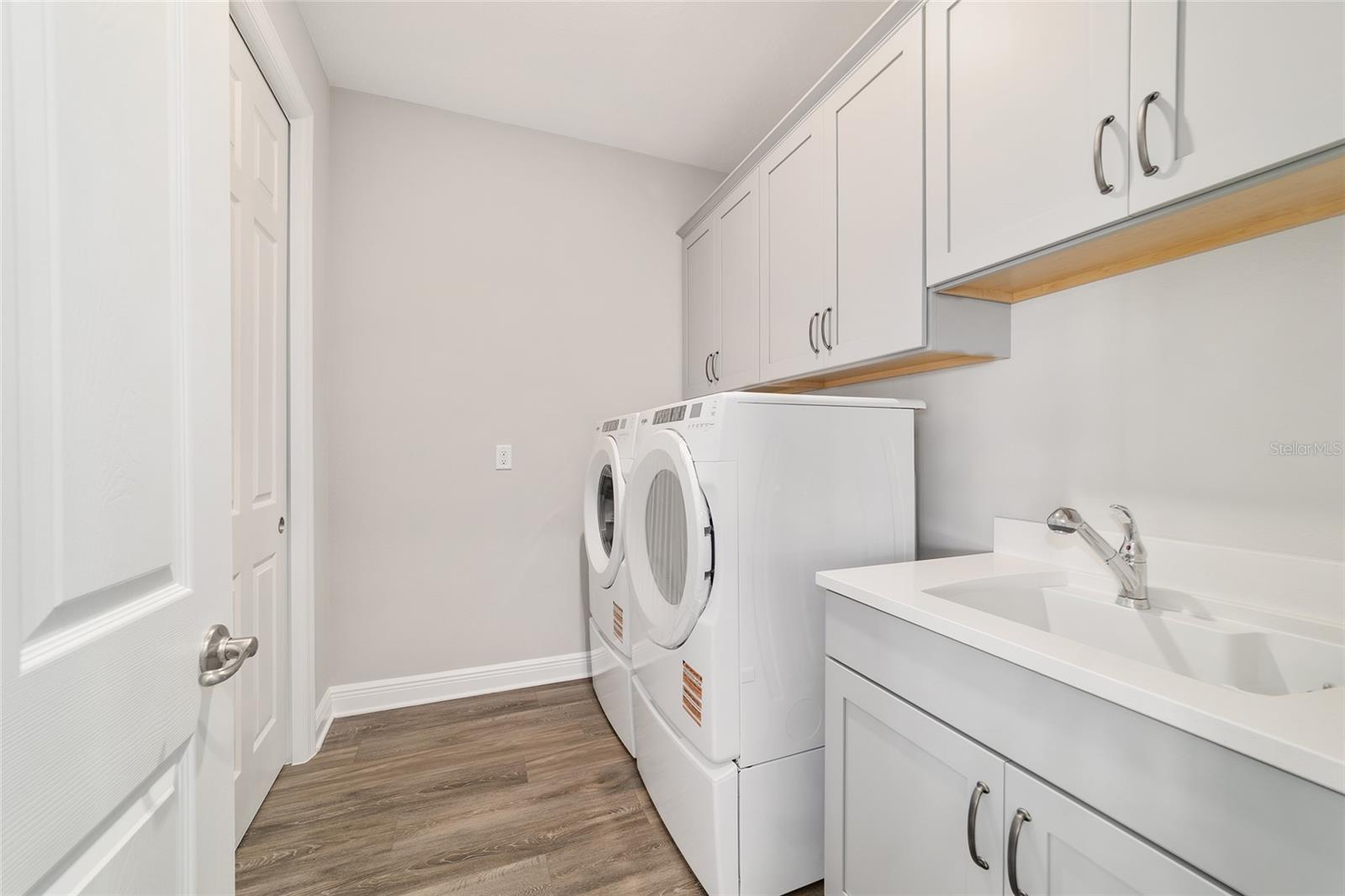 Image 46 of 56 For 10886 101st Loop