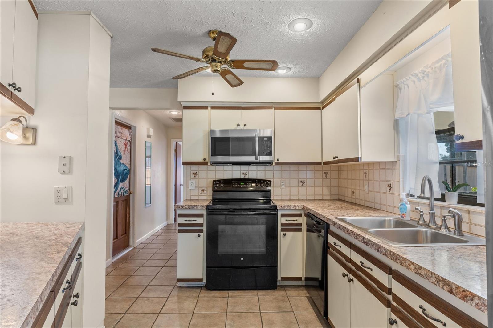 Image 6 of 53 For 5300 Manatee Terrace