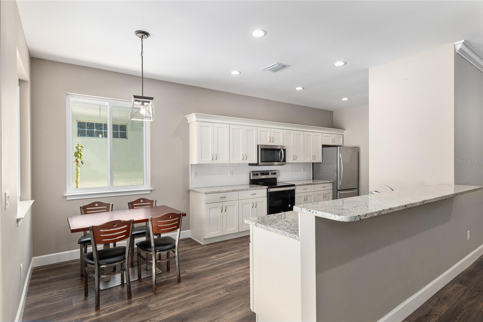 Image 19 of 60 For 2507 33rd Court