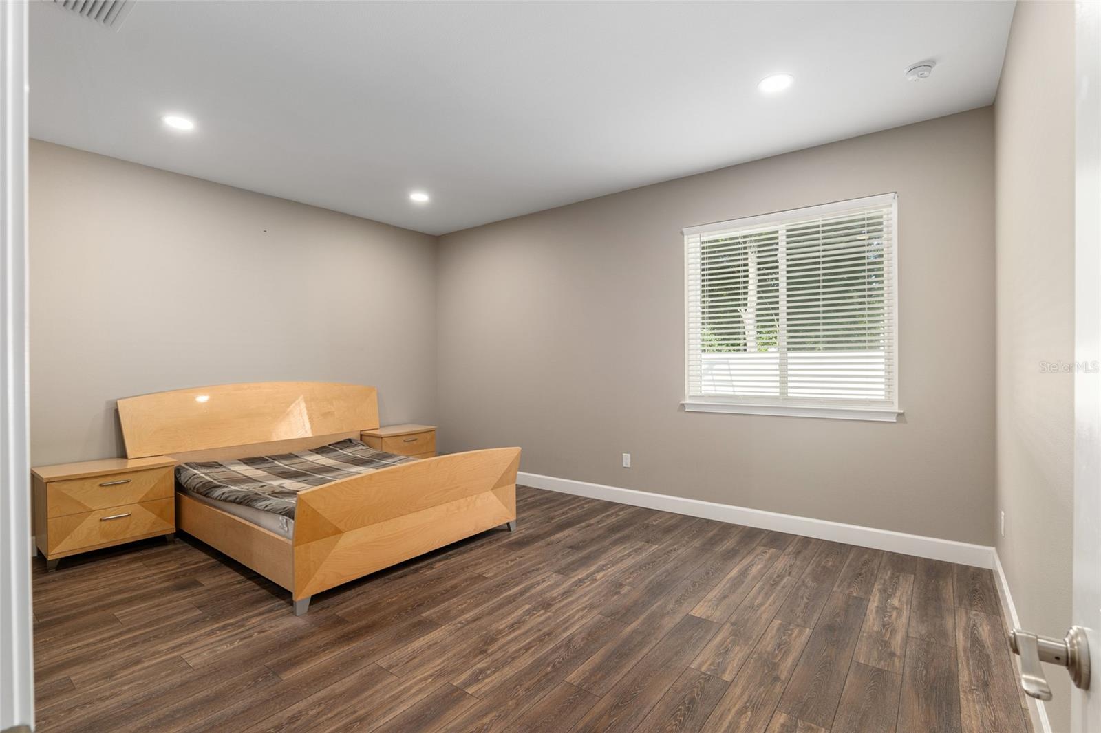 Image 27 of 60 For 2507 33rd Court