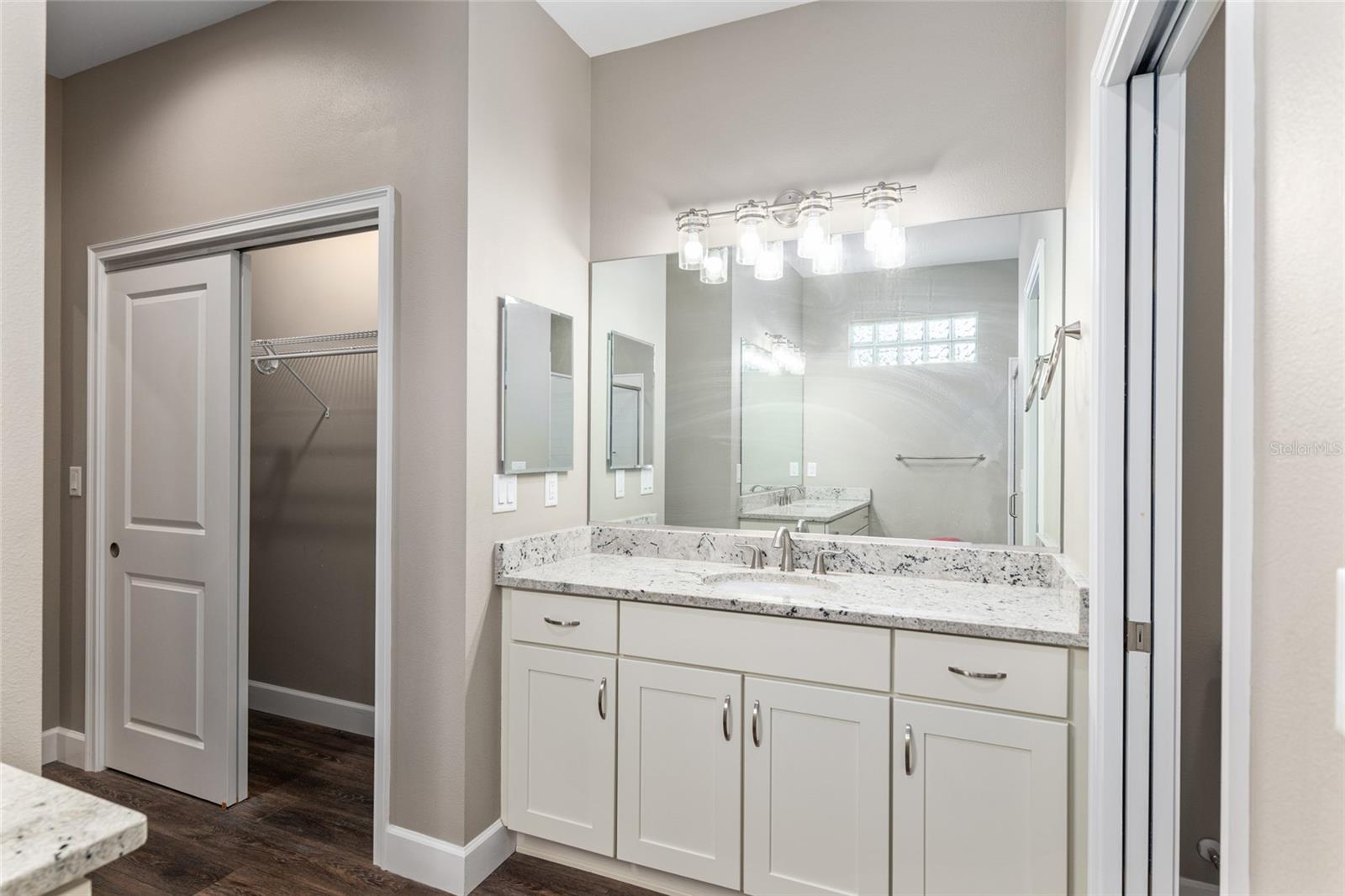 Image 32 of 60 For 2507 33rd Court