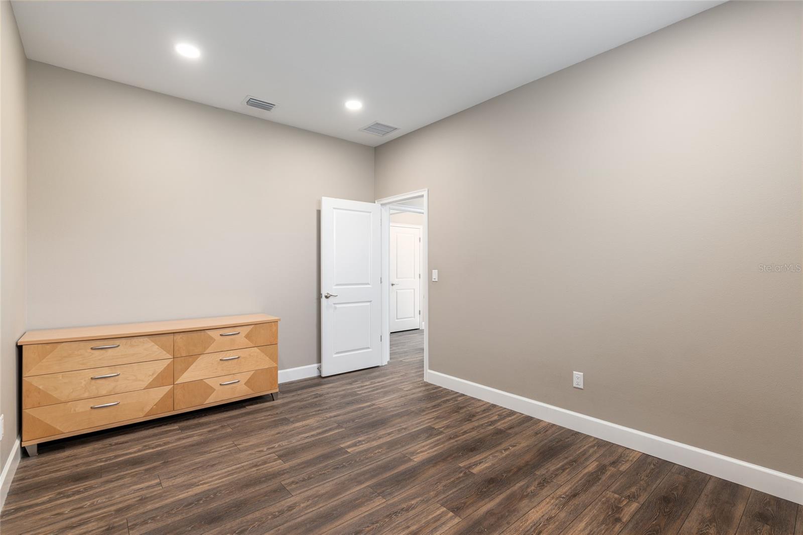 Image 38 of 60 For 2507 33rd Court