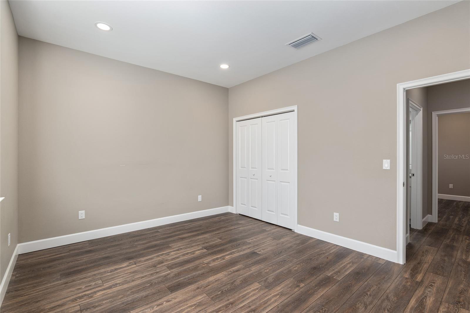 Image 43 of 60 For 2507 33rd Court