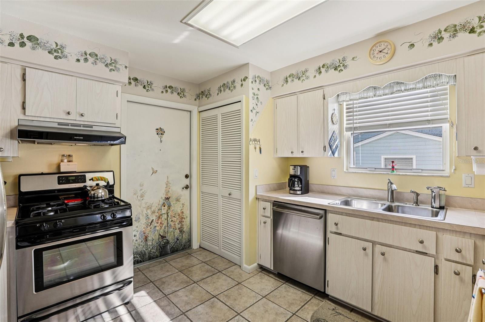 Image 13 of 60 For 1507 New Abbey Avenue