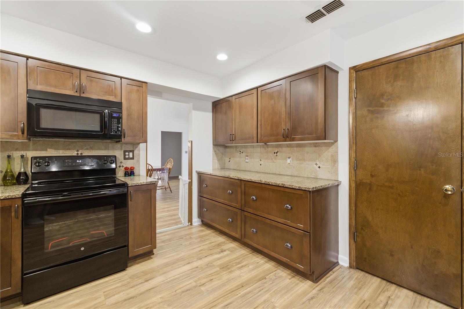 Image 5 of 32 For 6497 Anthony Road