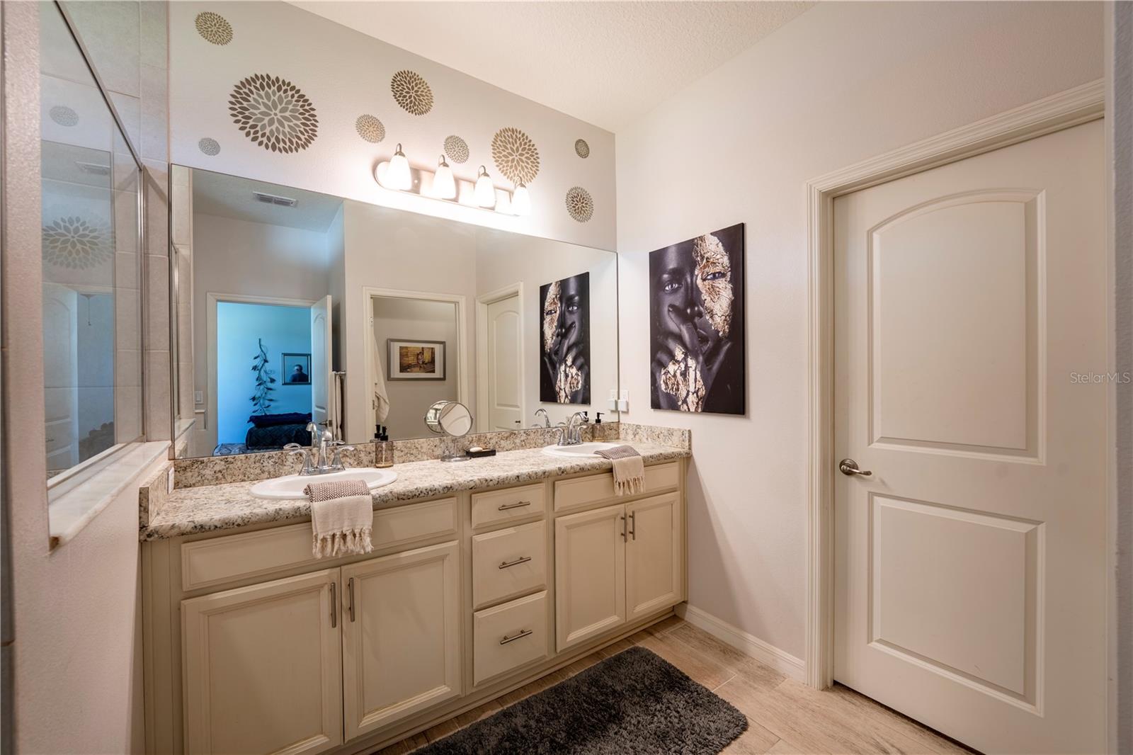 Image 28 of 46 For 1526 Lexington Drive