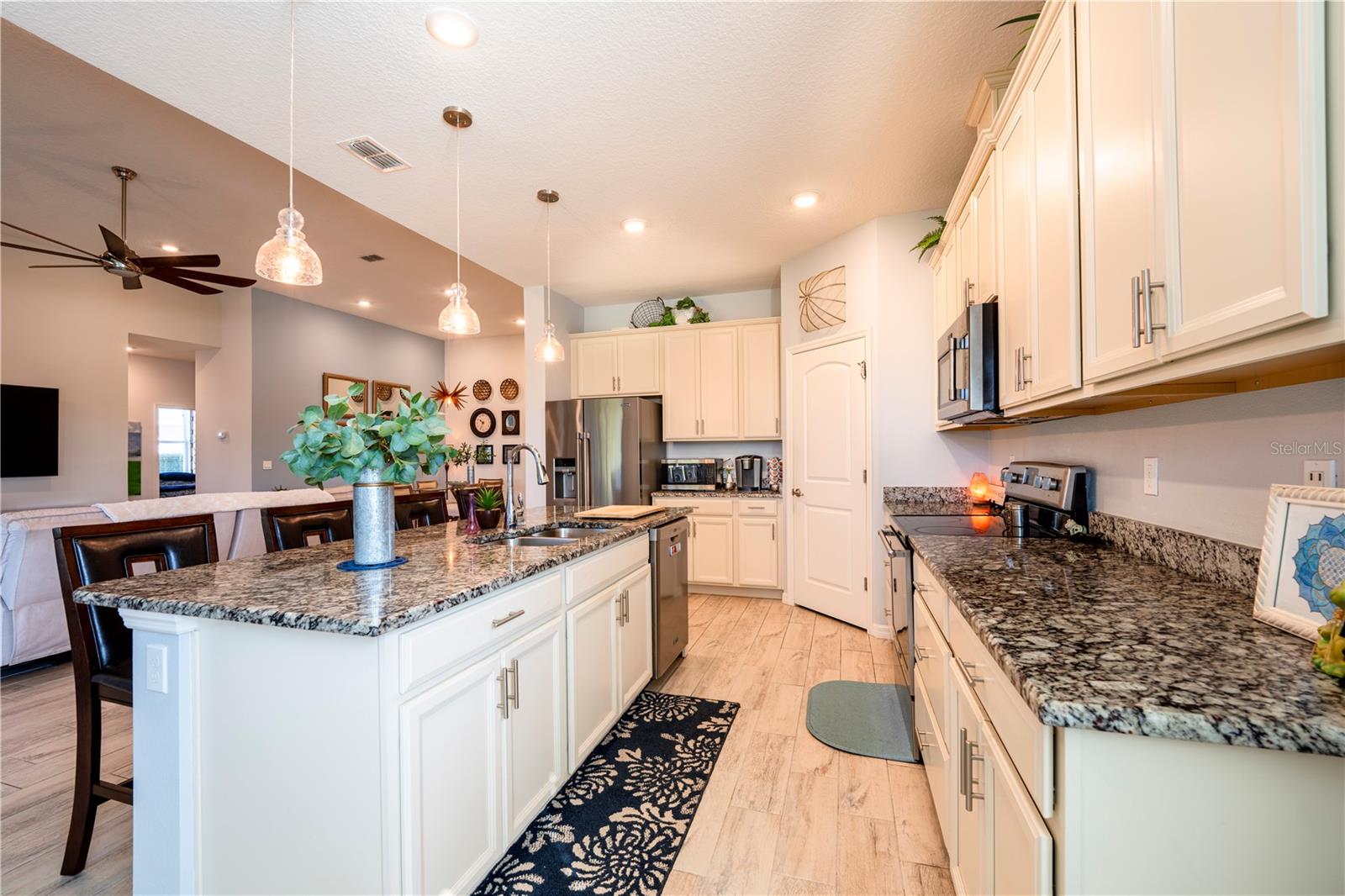 Image 8 of 46 For 1526 Lexington Drive