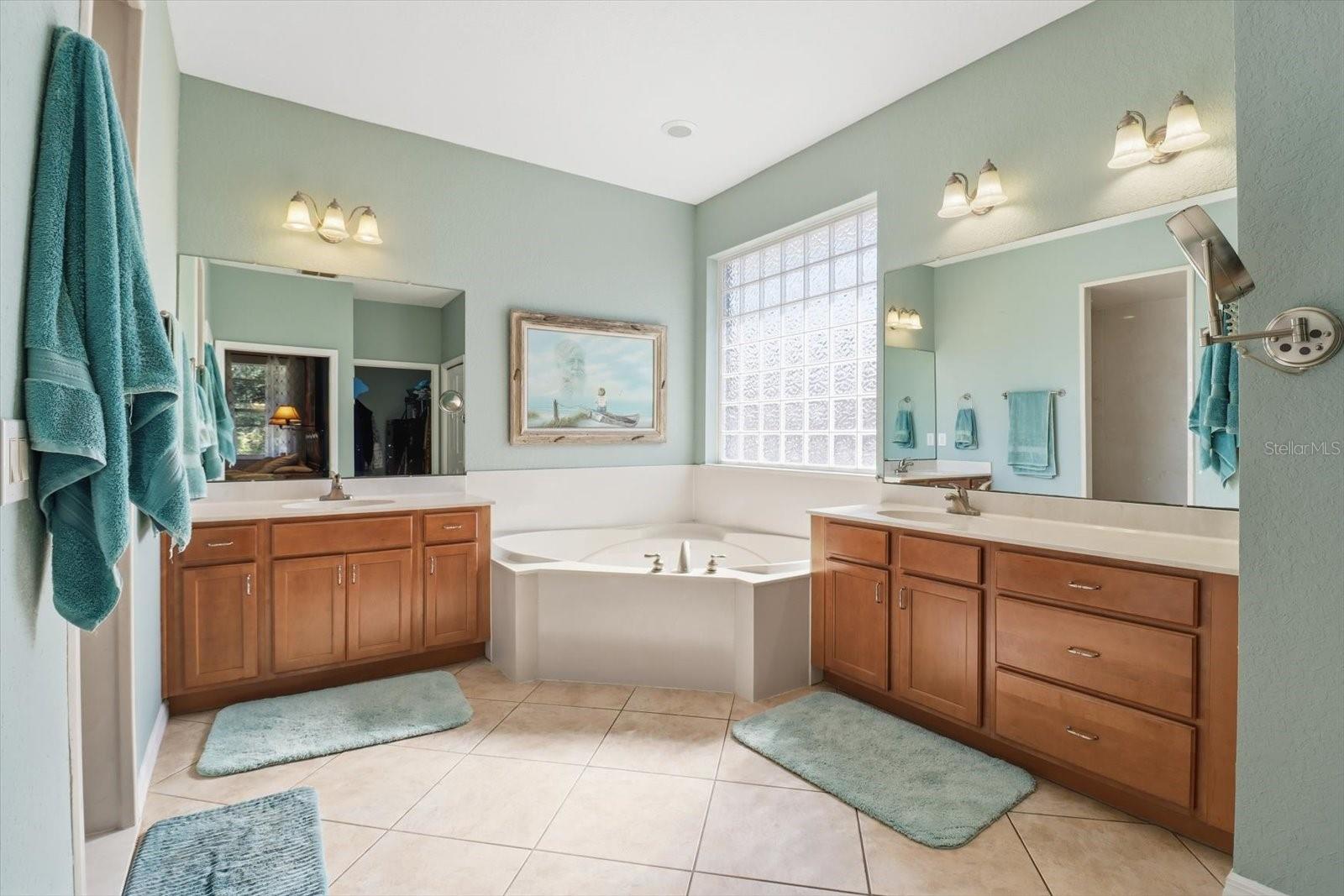 Image 17 of 46 For 7150 117th Terrace