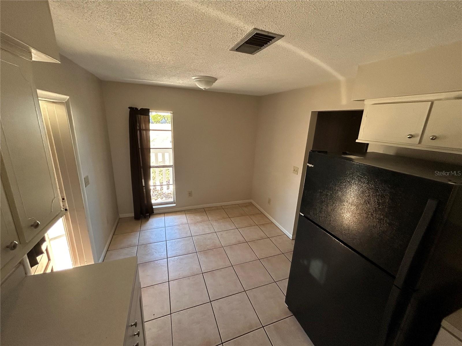 Image 12 of 35 For 21696 Raintree Street