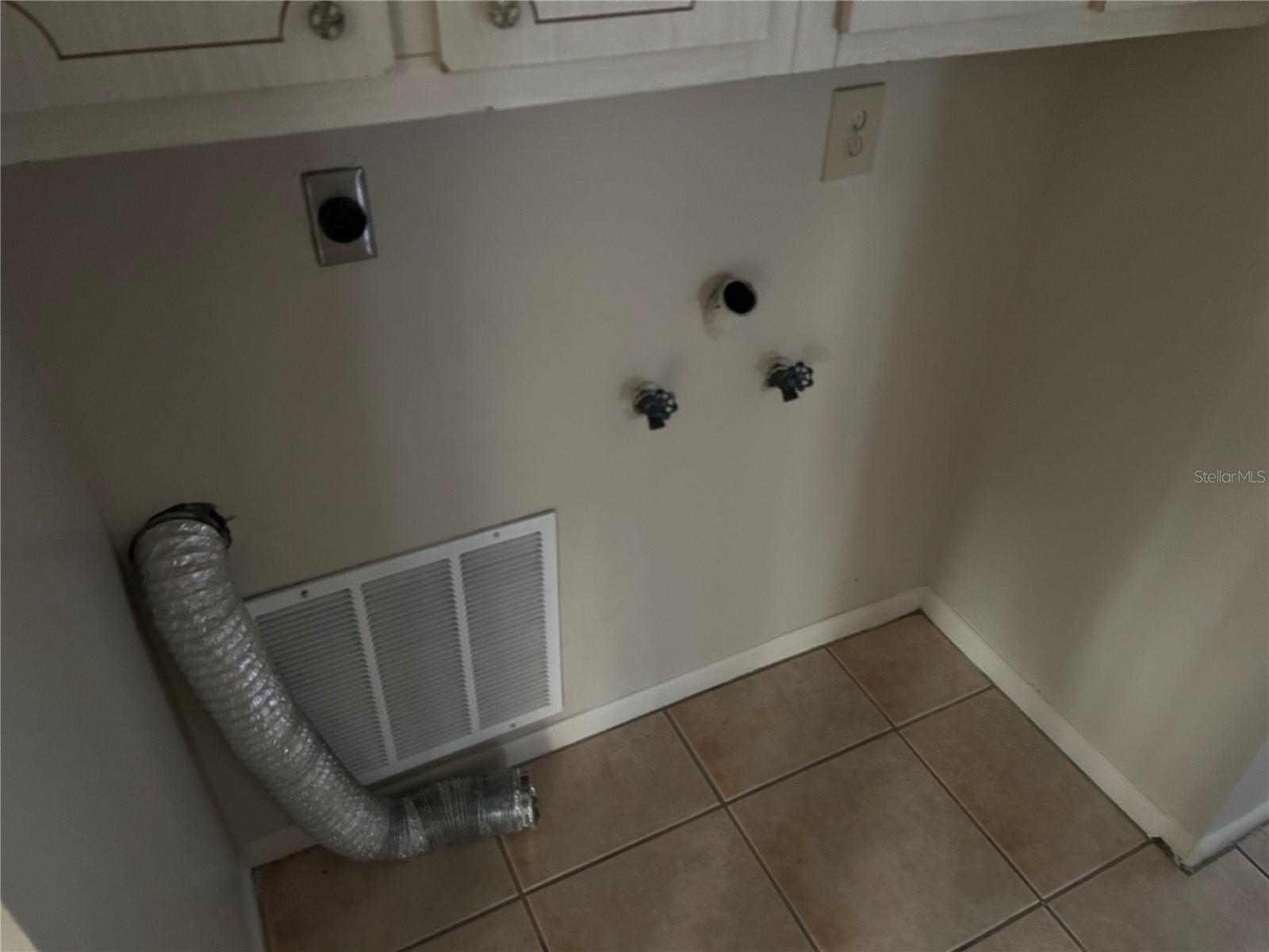 Image 26 of 35 For 21696 Raintree Street