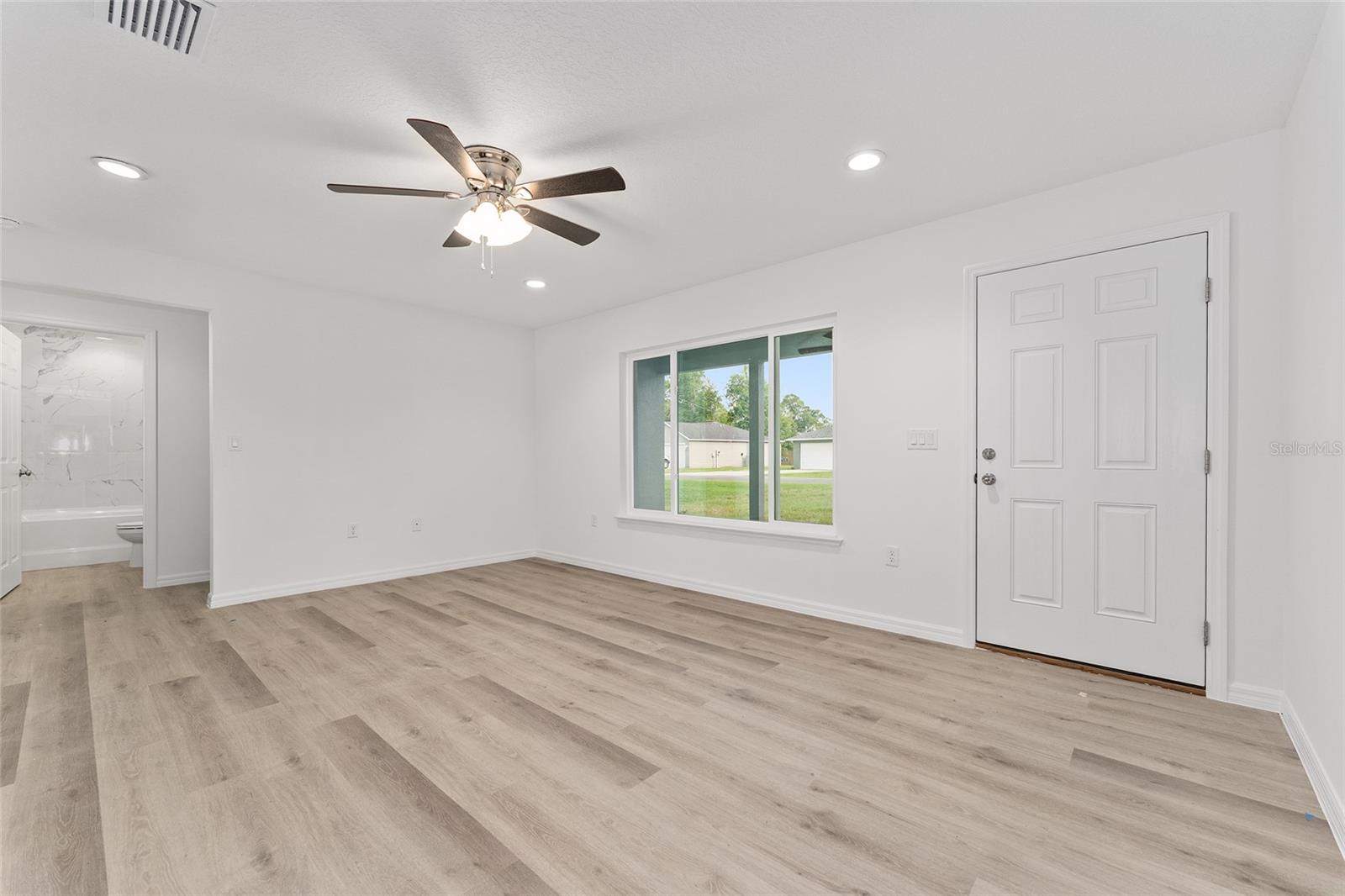 Image 12 of 51 For 13119 7th Loop