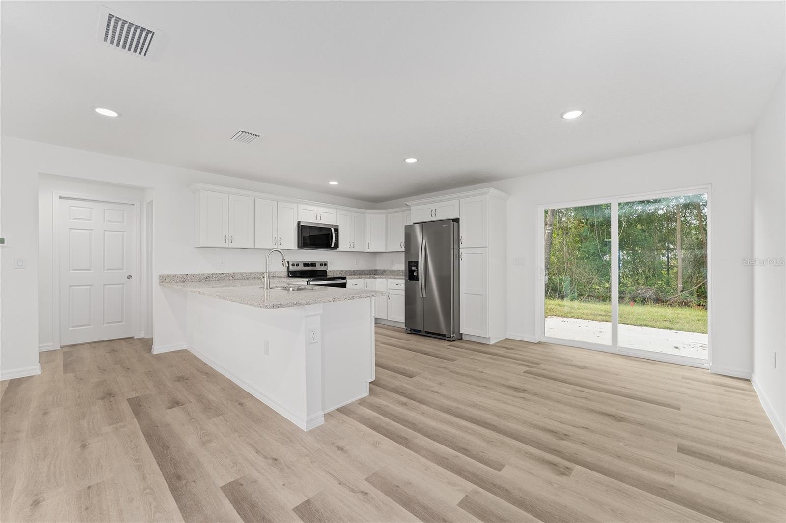 Image 17 of 51 For 13119 7th Loop