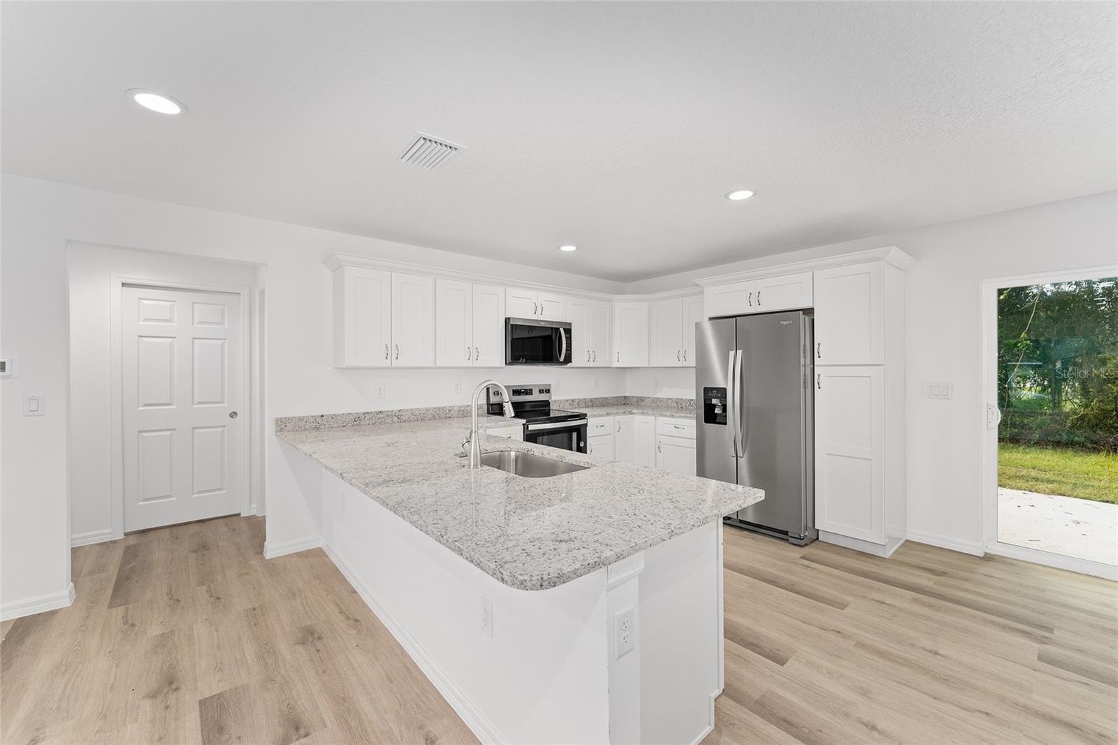 Image 18 of 51 For 13119 7th Loop