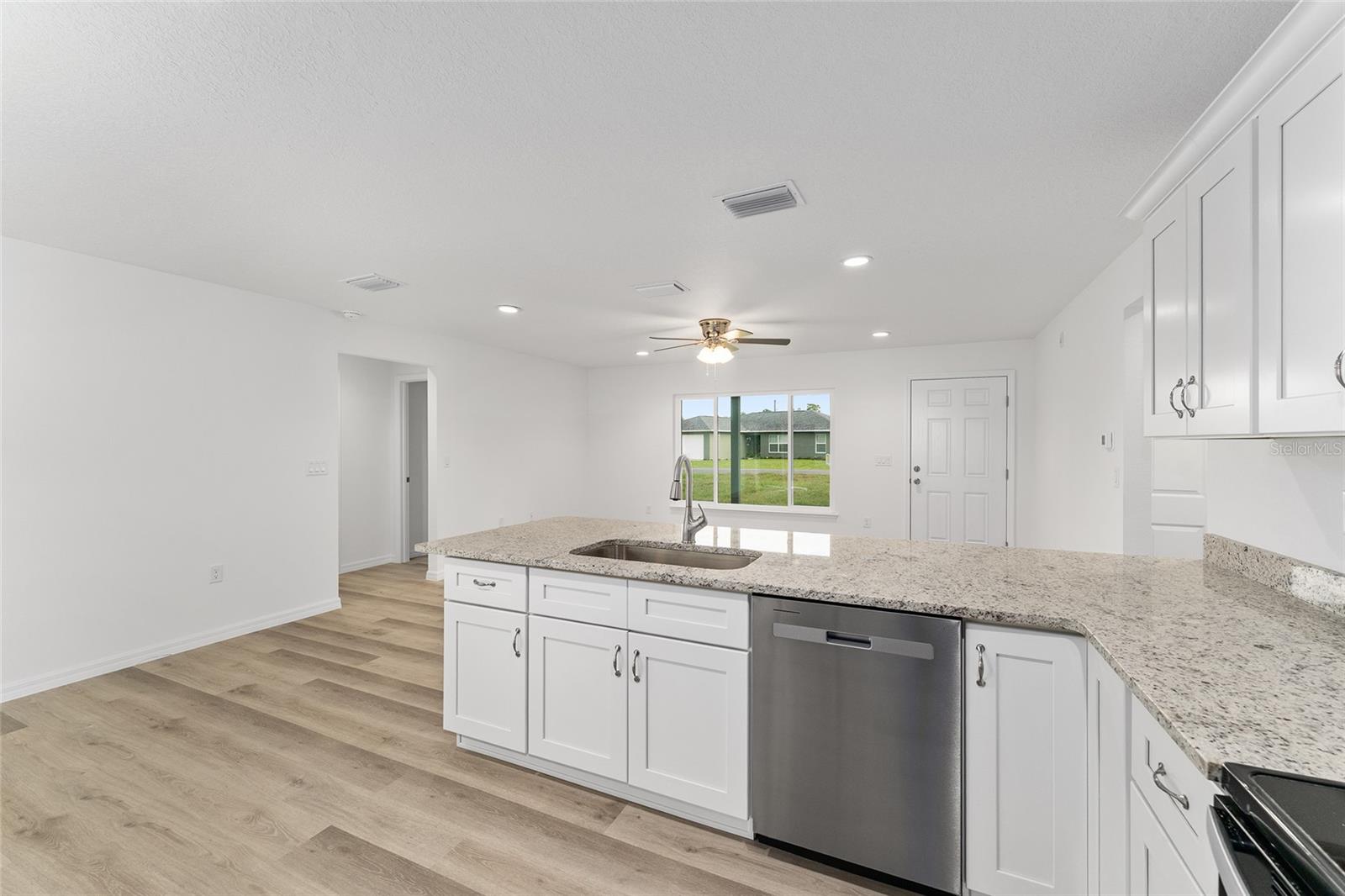 Image 23 of 51 For 13119 7th Loop