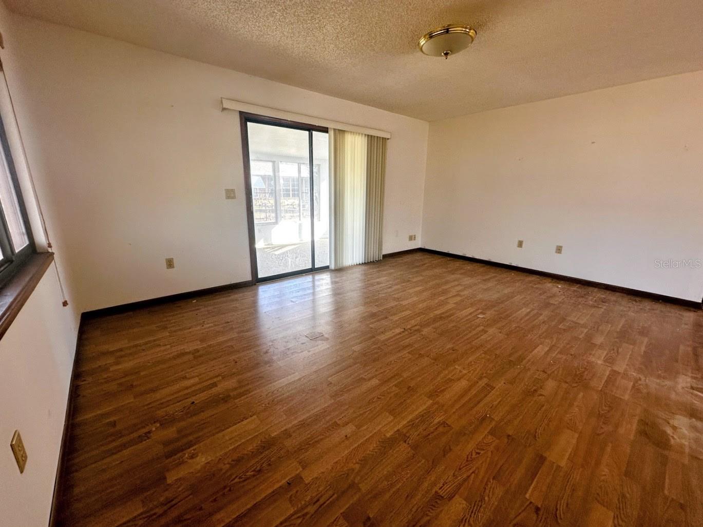 Image 18 of 55 For 10151 93rd Avenue