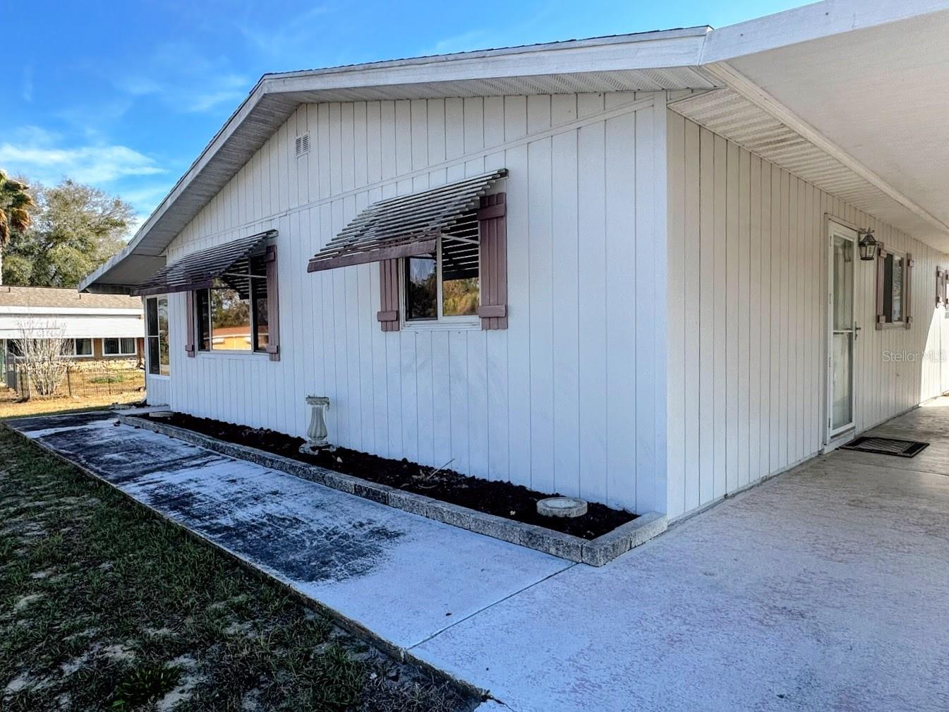 Image 4 of 55 For 10151 93rd Avenue