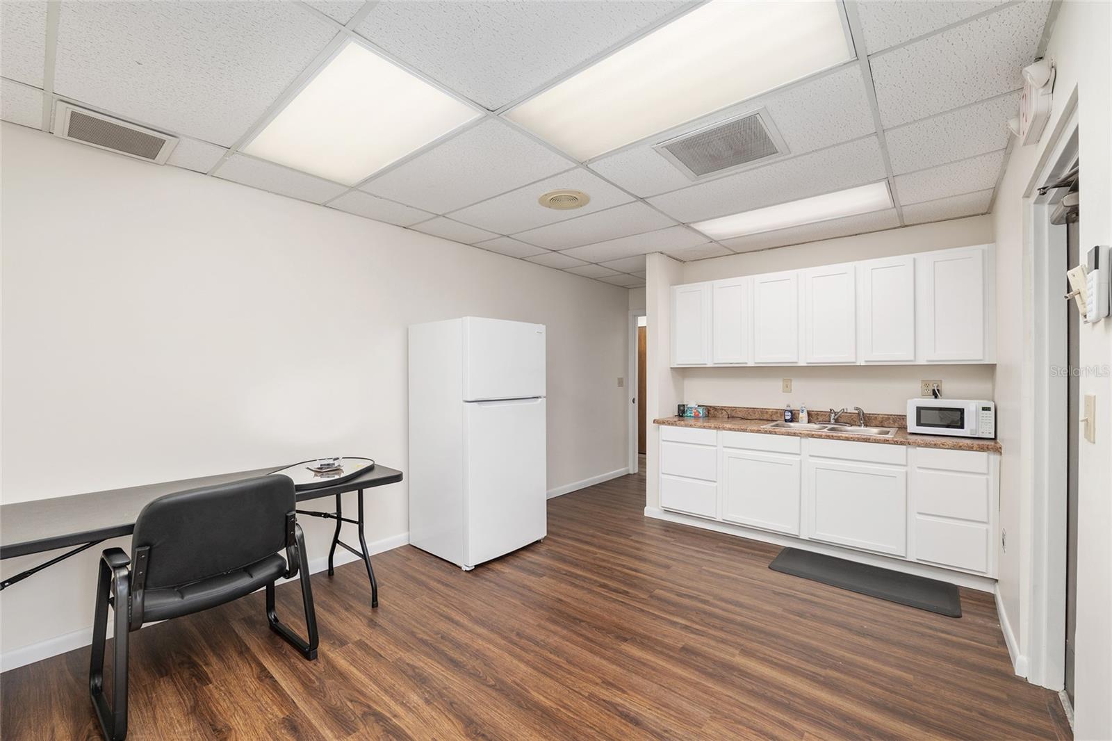 Image 27 of 41 For 2750 17th Street