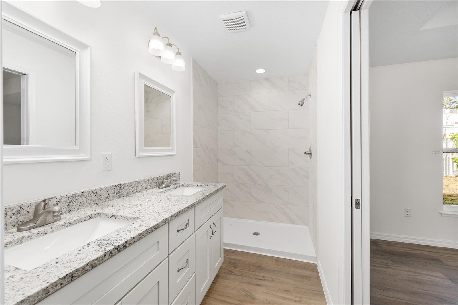 Image 23 of 36 For 636 130th Court