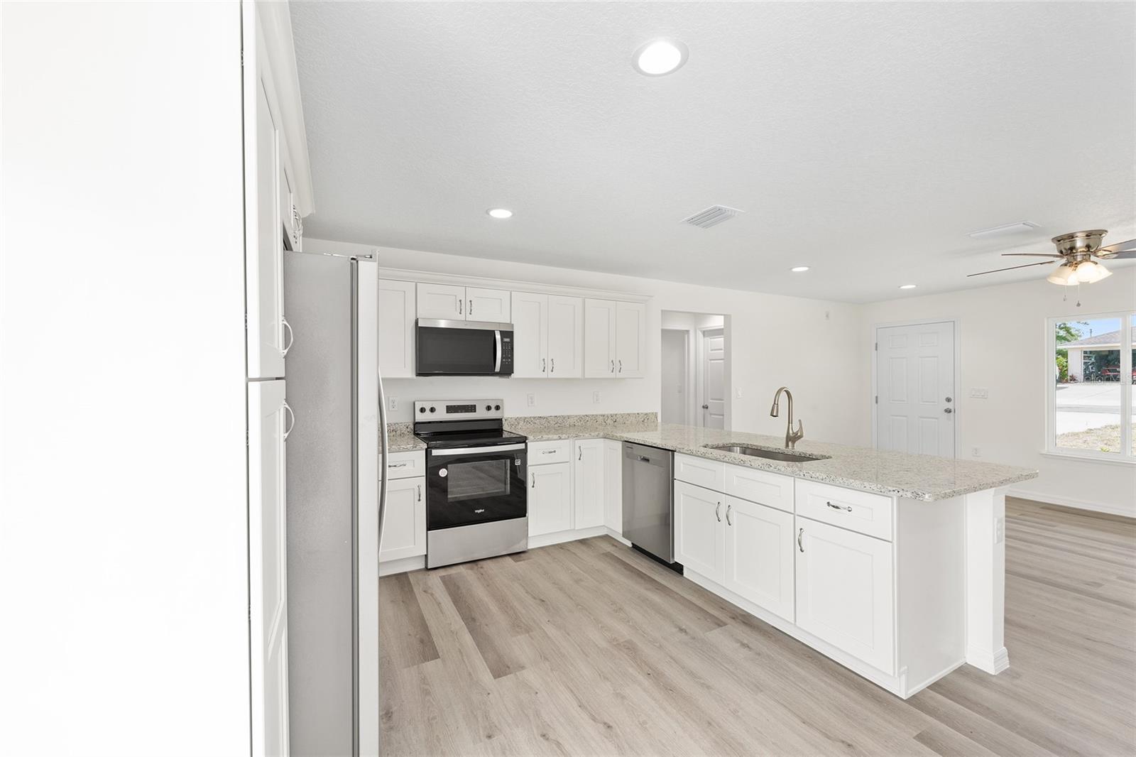 Image 16 of 35 For 13019 7th Loop