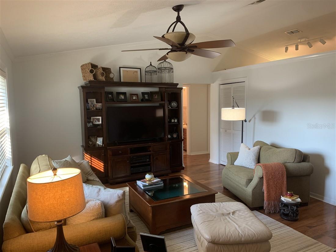 Image 10 of 36 For 939 New London Terrace