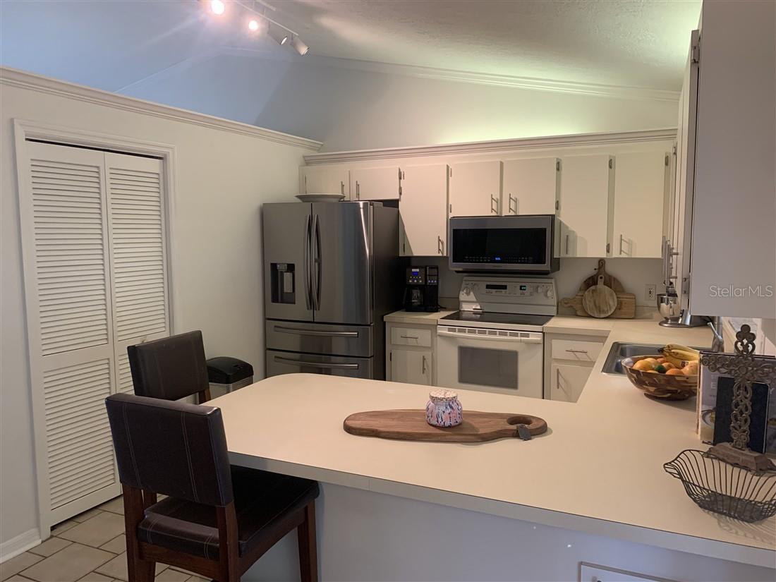 Image 13 of 36 For 939 New London Terrace