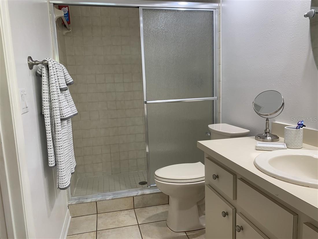 Image 17 of 36 For 939 New London Terrace