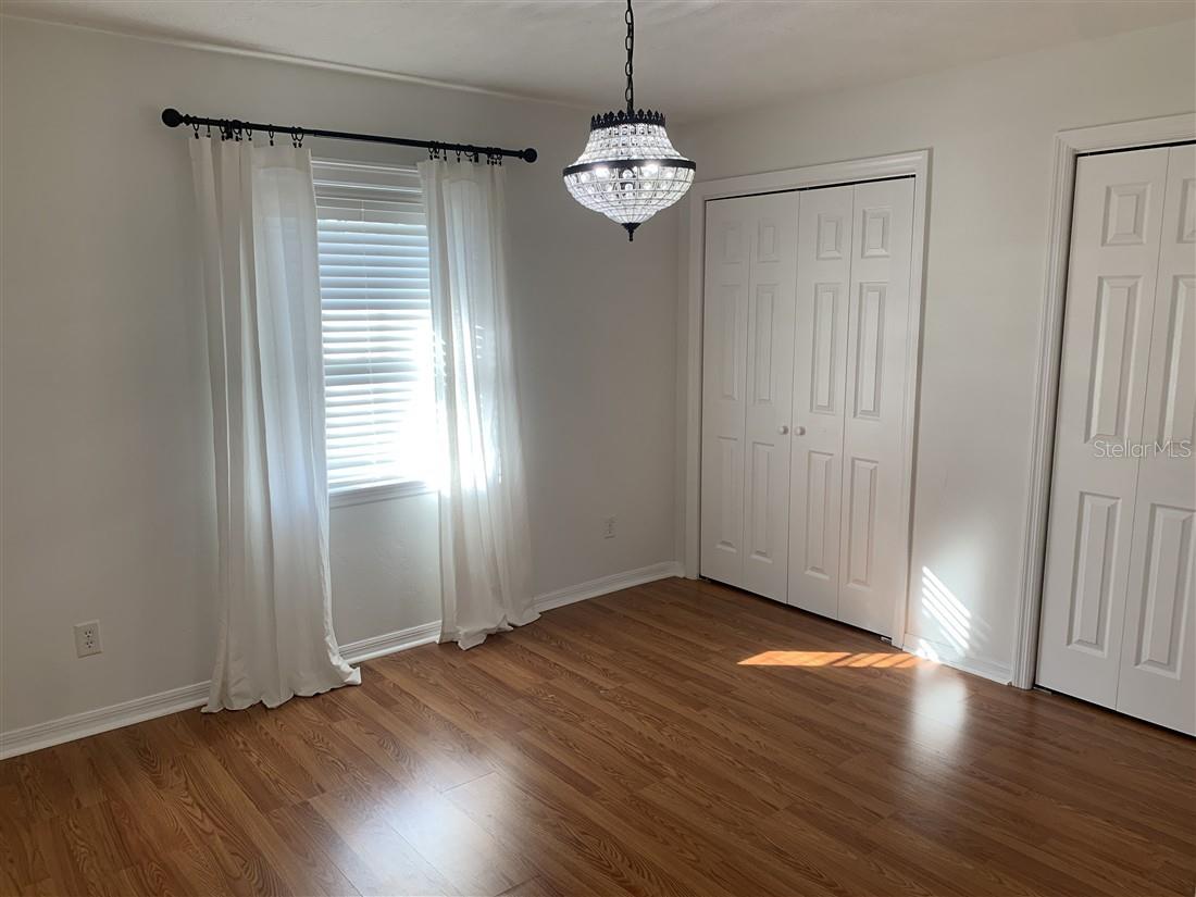 Image 18 of 36 For 939 New London Terrace